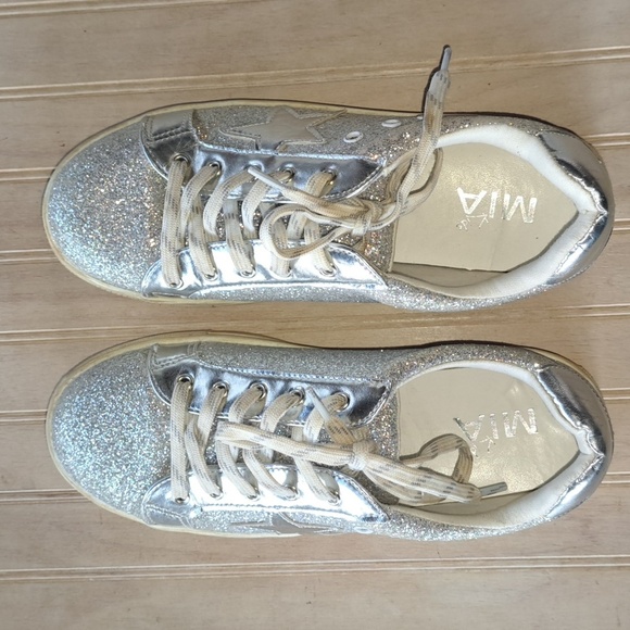 Mia Kids Lace-Up Fun Sparkle Glittery Silver Metallic Sneakers - Picture 1 of 10
